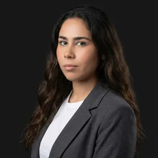 Adriana Arellano, Operaciones en Gestoría Clara