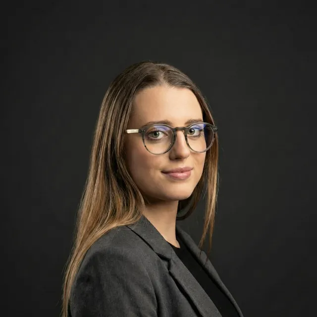 Zara Vazquez, Redes sociales en Gestoría Clara